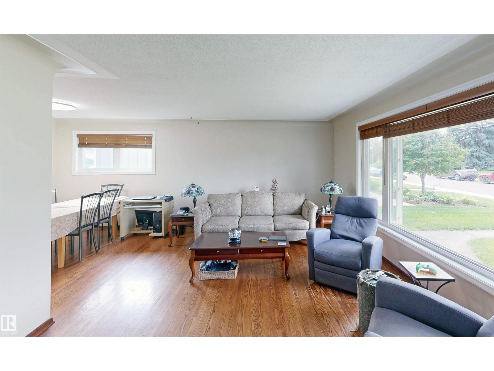 9531 74 ST NW - 6