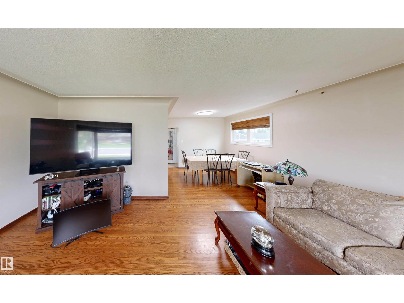9531 74 ST NW - 7