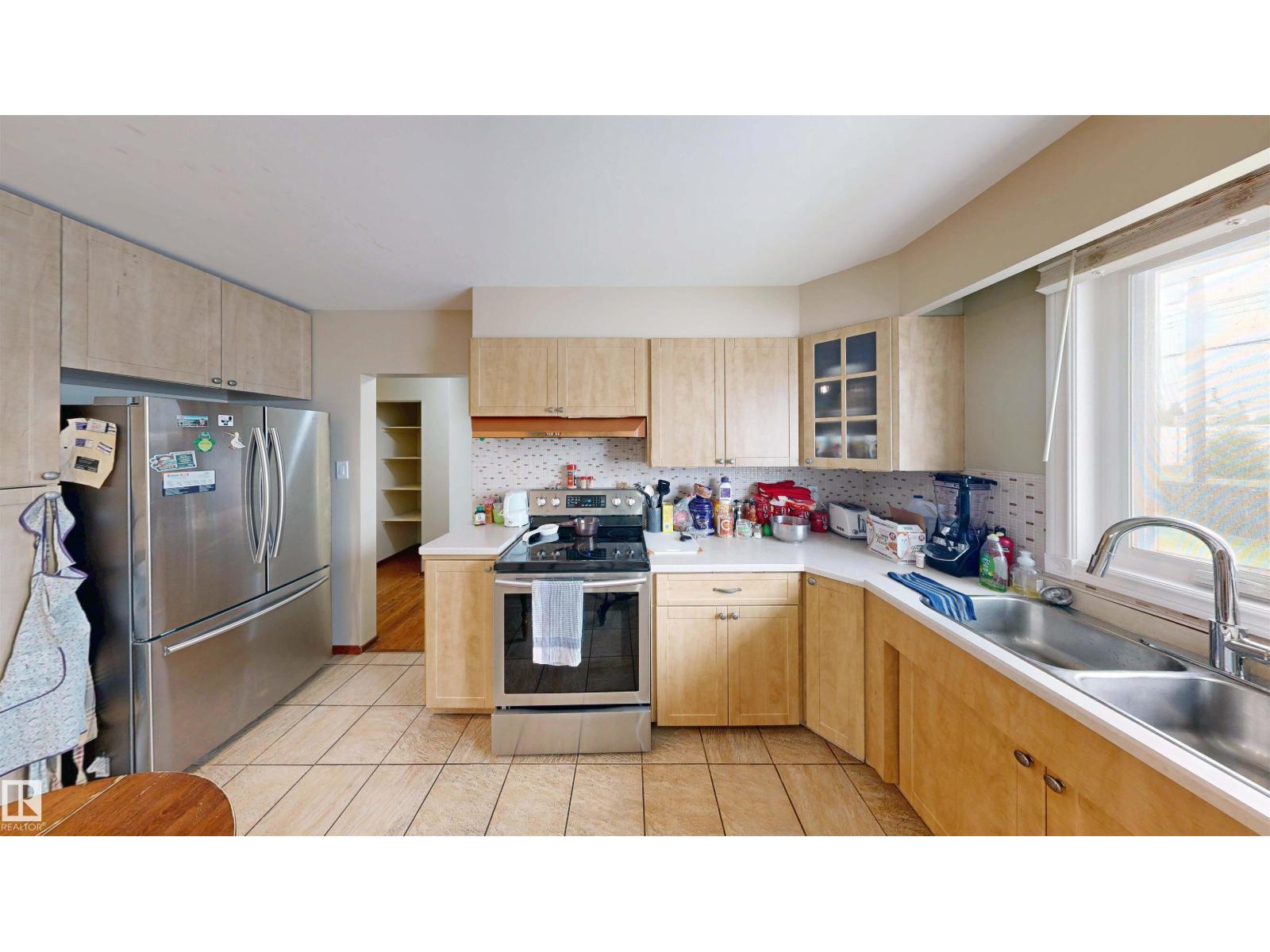 9531 74 ST NW - 9