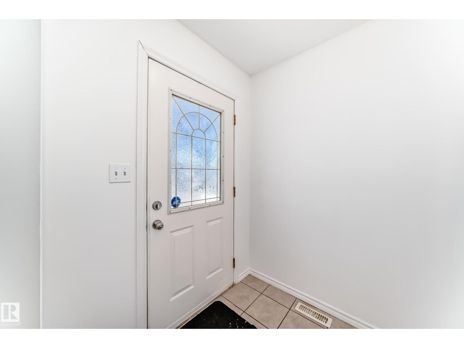 11727 83 ST NW - 3