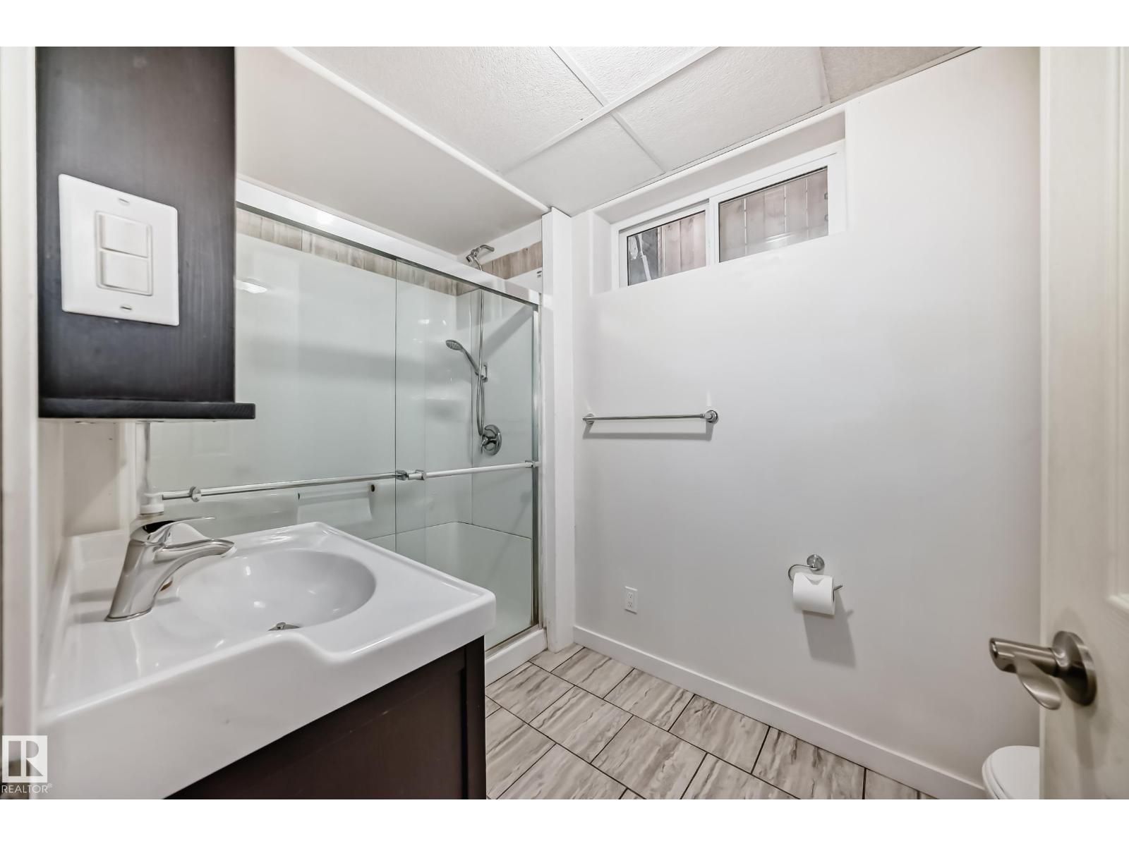 5204 112 AV NW - 39