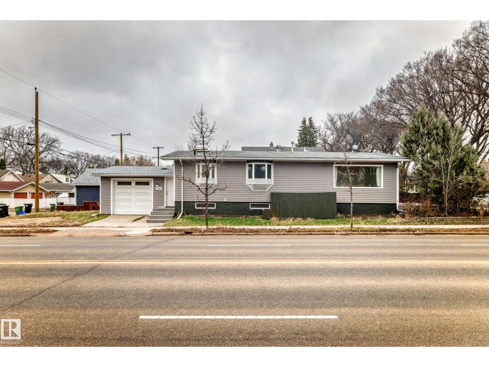 5204 112 AV NW - 50