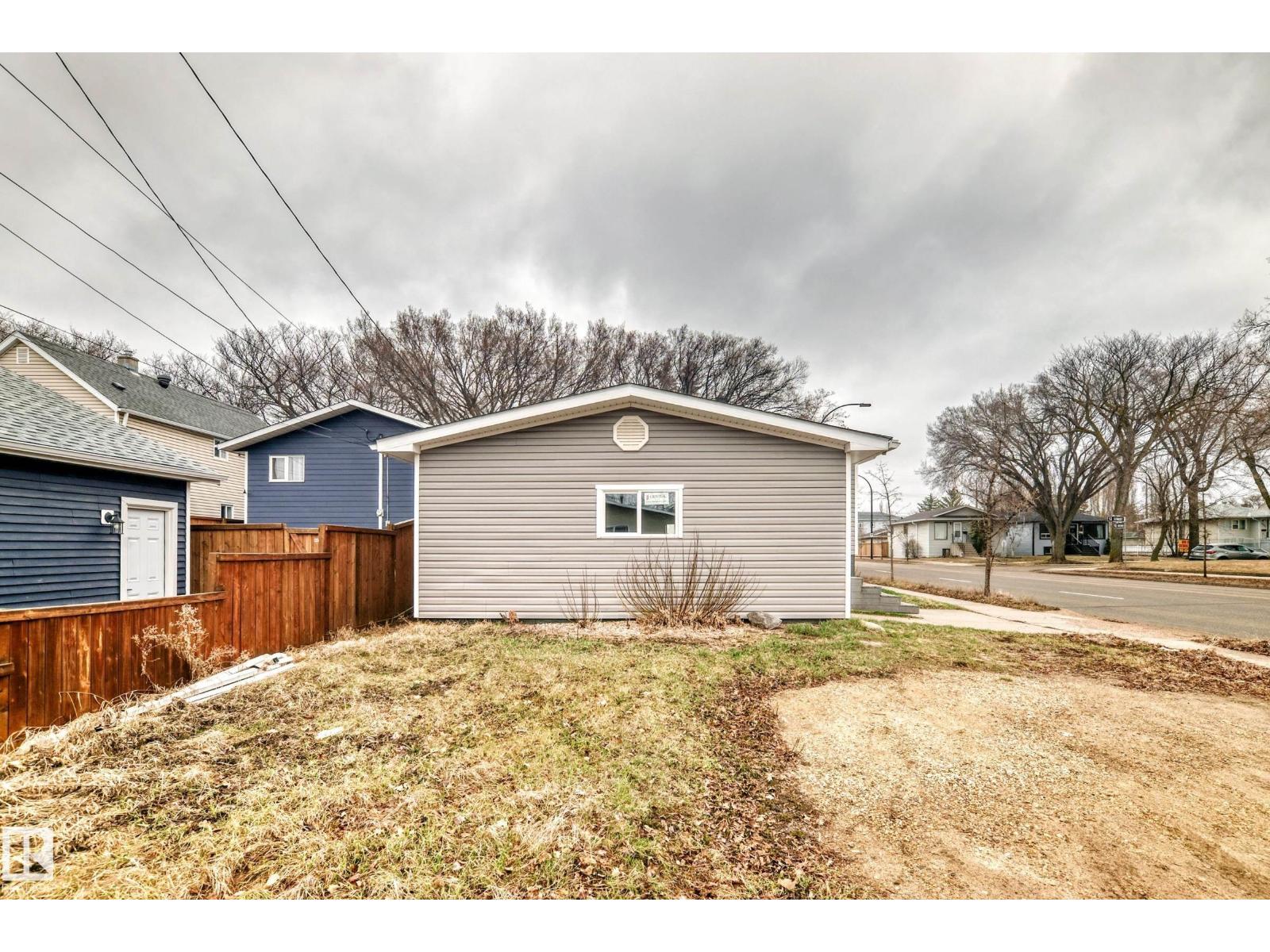 5204 112 AV NW - 46