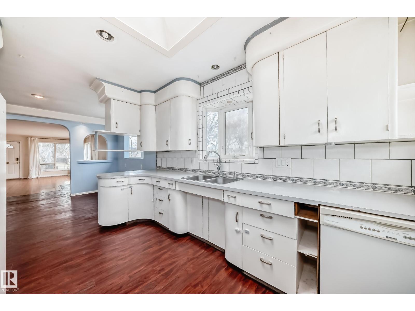 5204 112 AV NW - 12