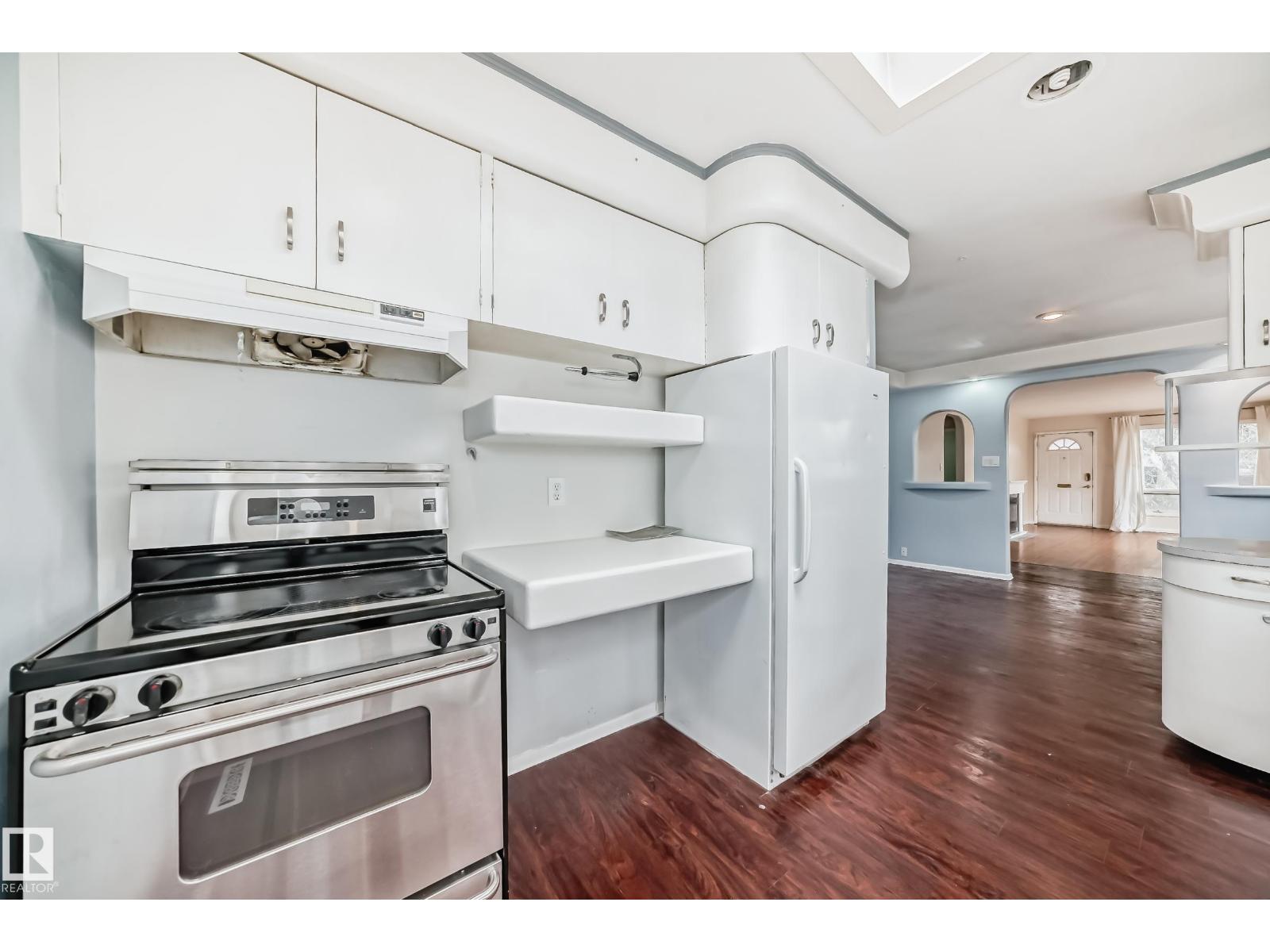 5204 112 AV NW - 10