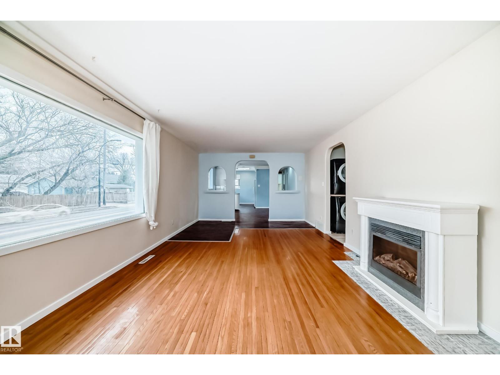 5204 112 Av NW photo 4 — MLS® E4483856