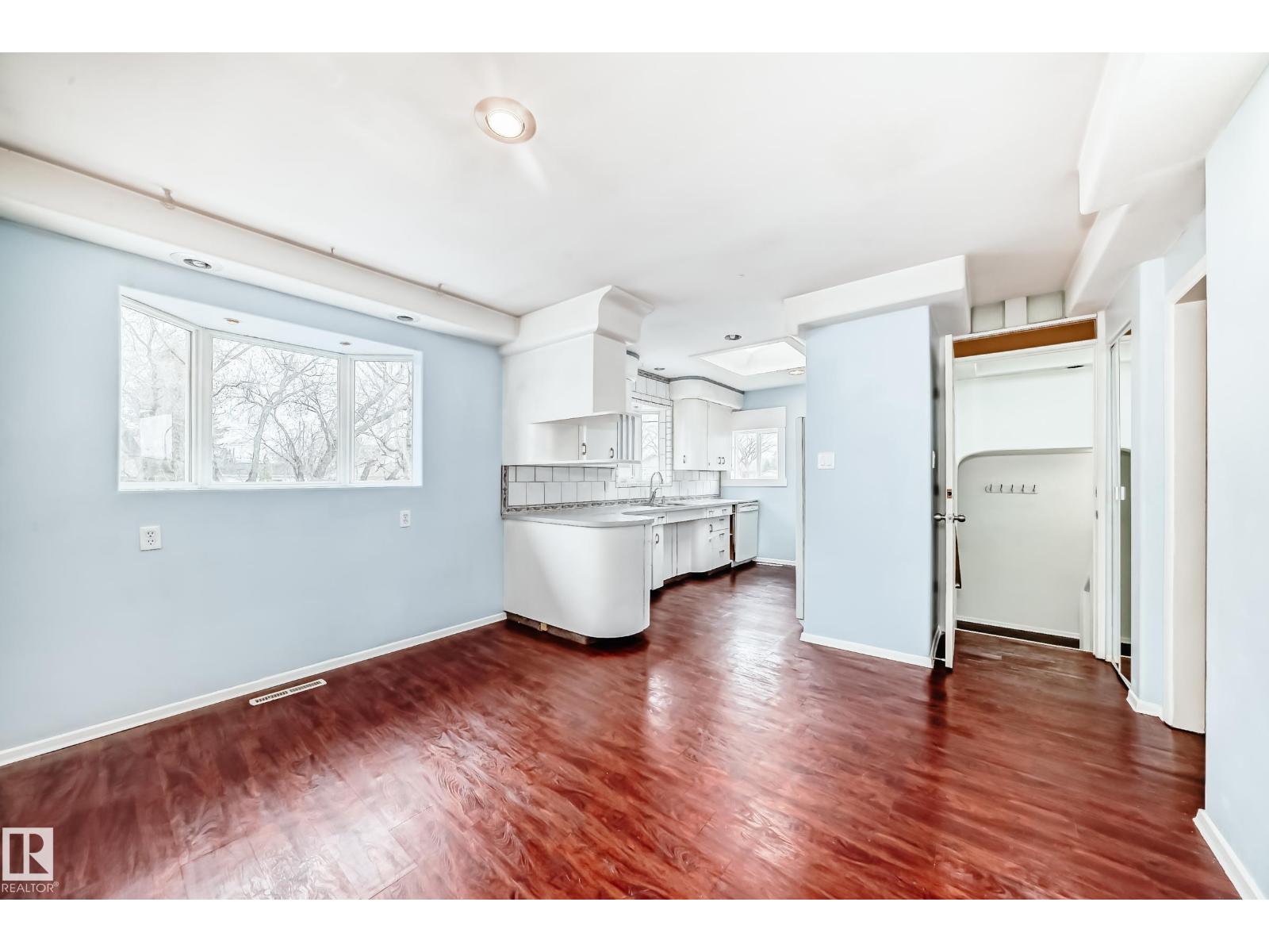 5204 112 AV NW - 8