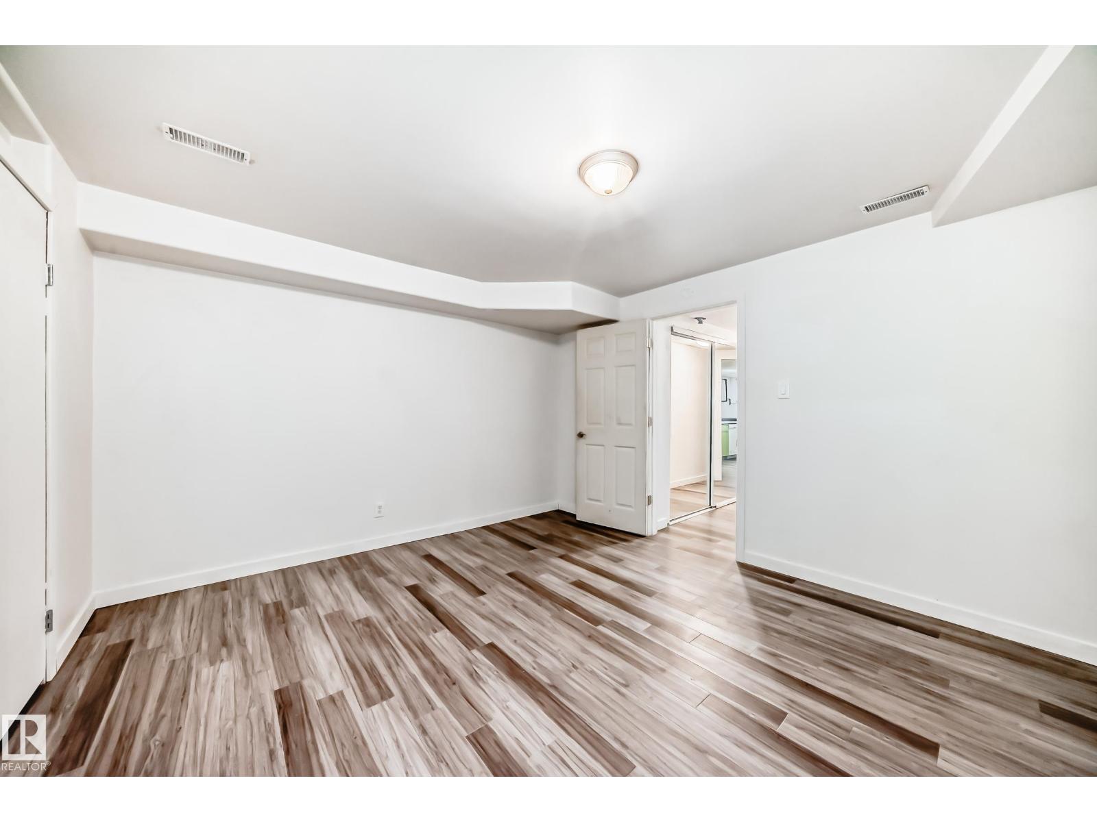 5204 112 AV NW - 38