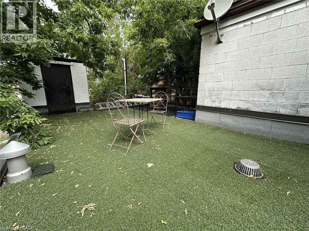 237 James Street North — photo 43