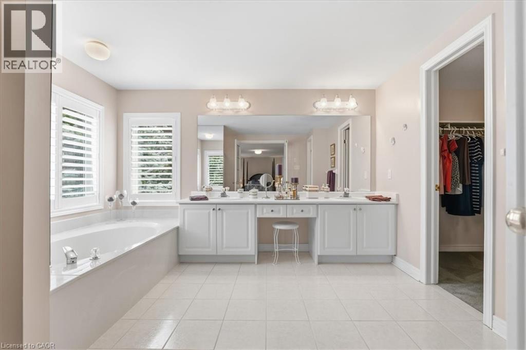 54 WOODCREST Court - 25