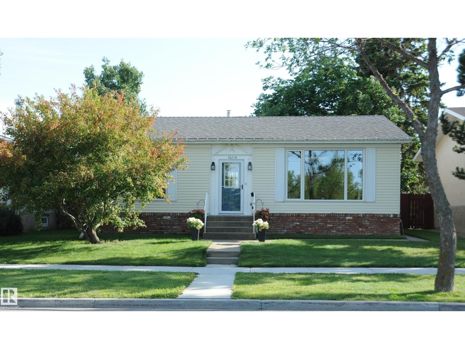 10219 155 AV NW