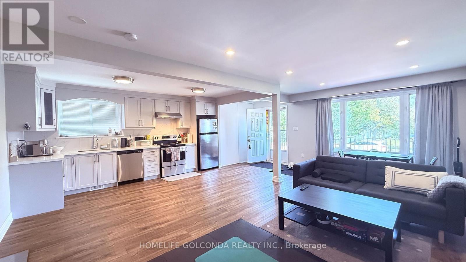 Photo of 30 Heatherside Main Fl Drive