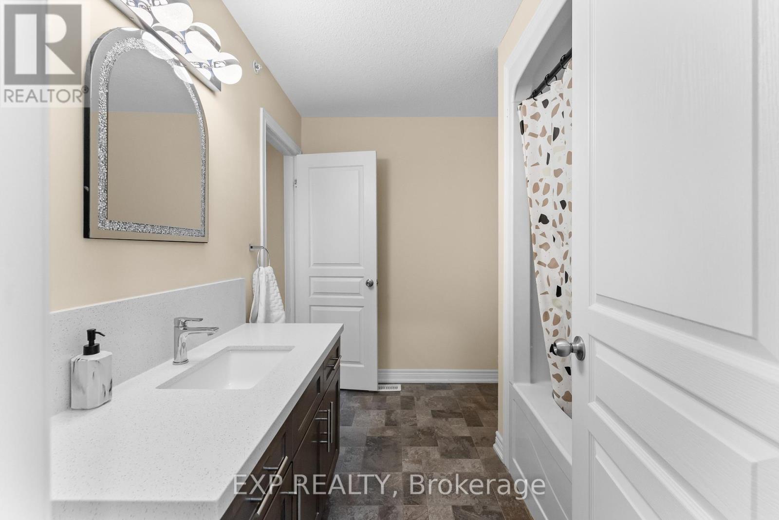 #3 60 CANTERBURY DRIVE - Image 15