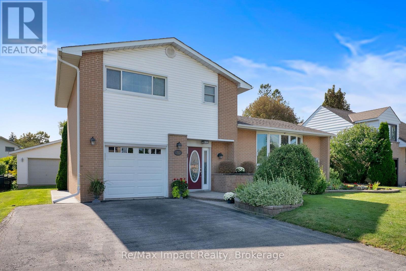 702 WESTDALE COURT