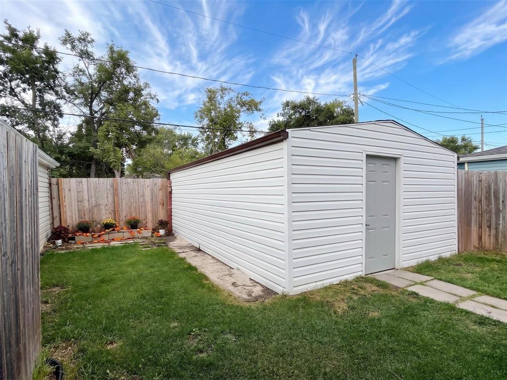 1894 MCDERMOT Street West, Winnipeg, Manitoba, R2R0A4, Winnipeg, Manitoba — photo 5 of 5