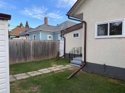 Kitchen - 1894 Mcdermot Street W, Winnipeg, MB R2R0A4 Photo 6
