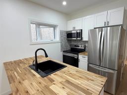 Laundry room - 1894 Mcdermot Street W, Winnipeg, MB R2R0A4 Photo 8