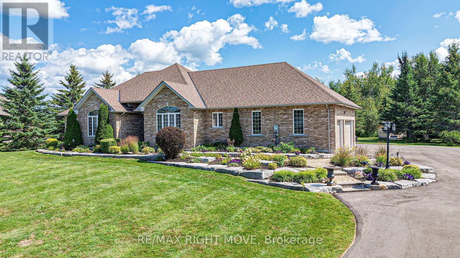 1043 HURLWOOD LANE