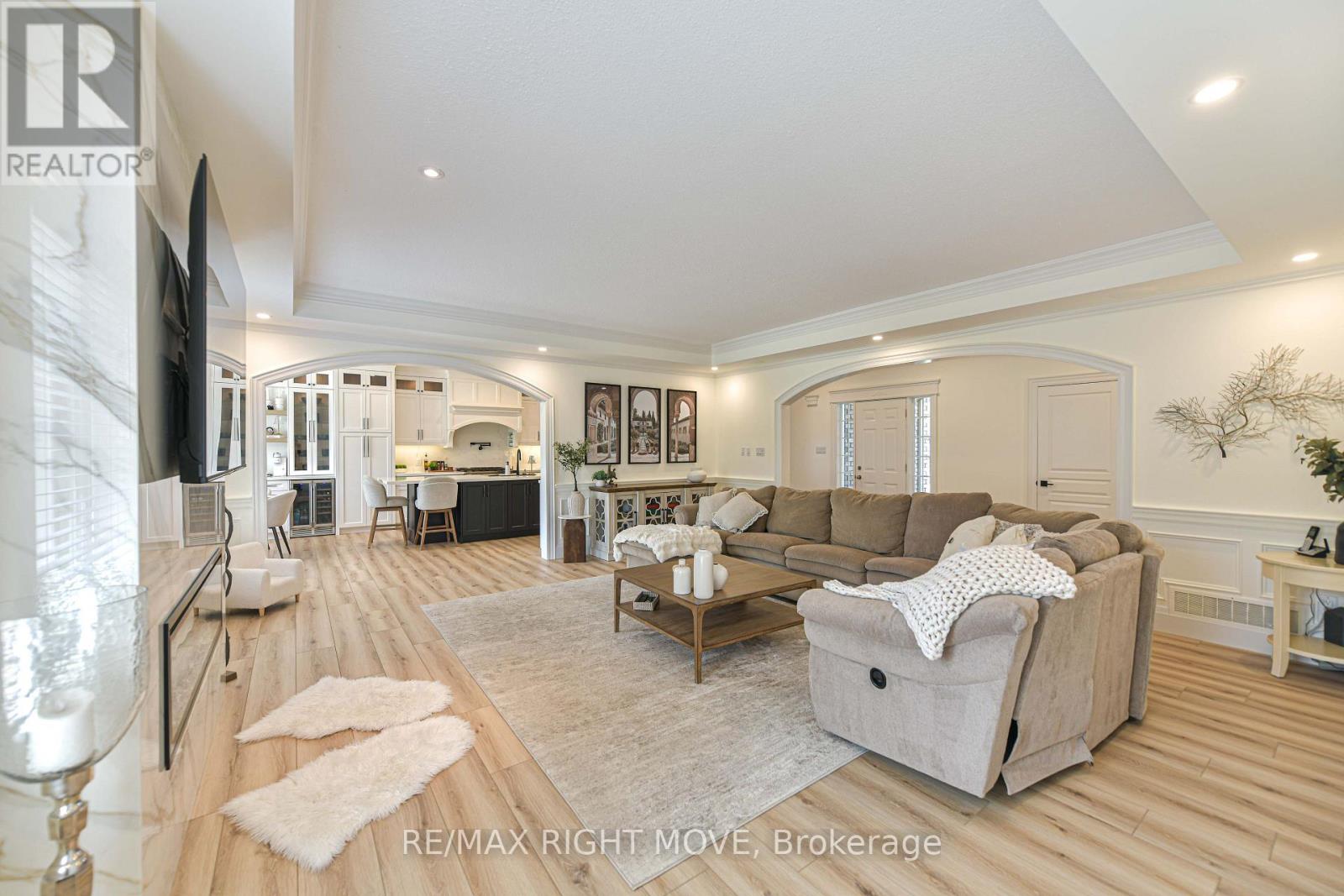 1043 HURLWOOD LANE - Image 10