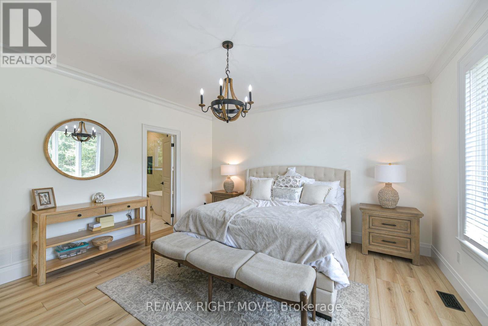 1043 HURLWOOD LANE - Image 16