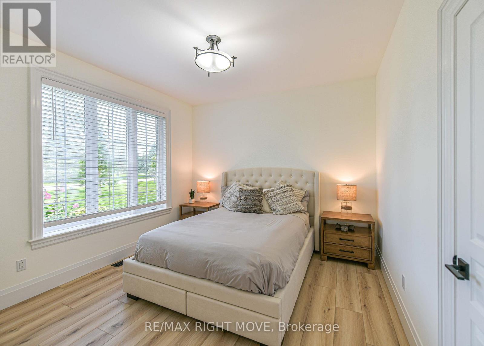 1043 HURLWOOD LANE - Image 24
