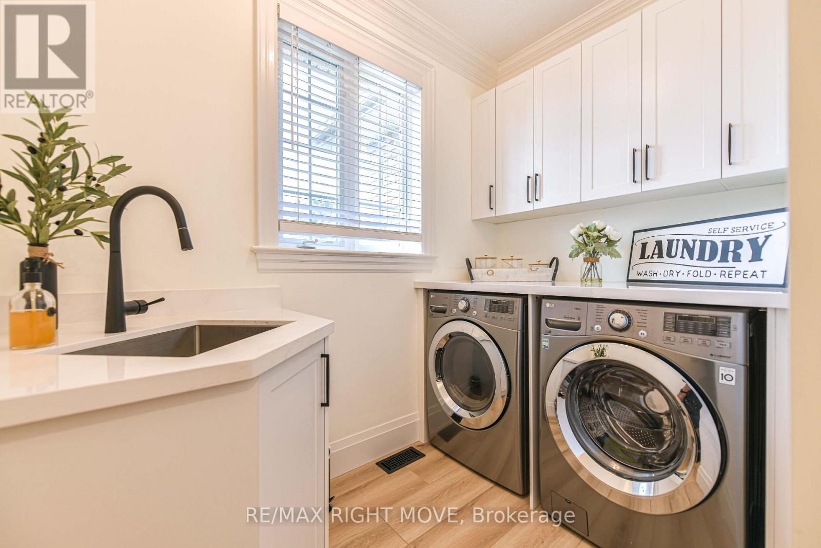 1043 HURLWOOD LANE - Image 28