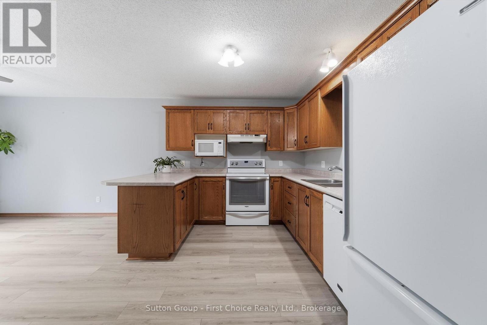 56 HURON ROAD - 11