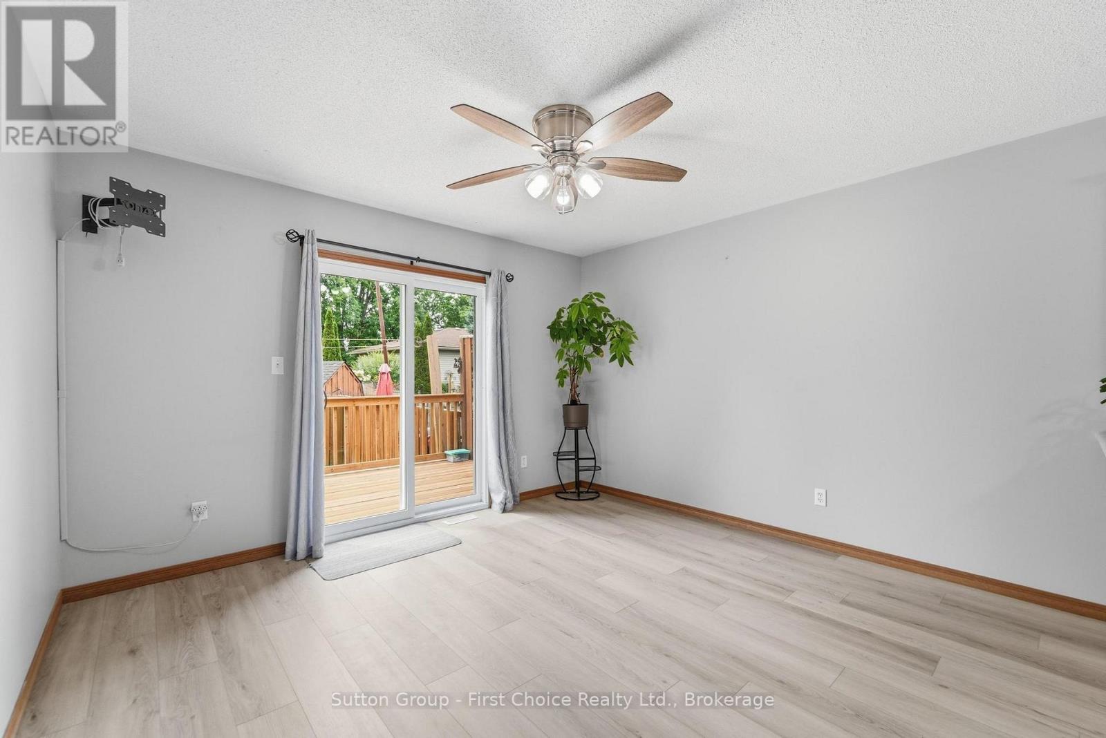 56 HURON ROAD - 14
