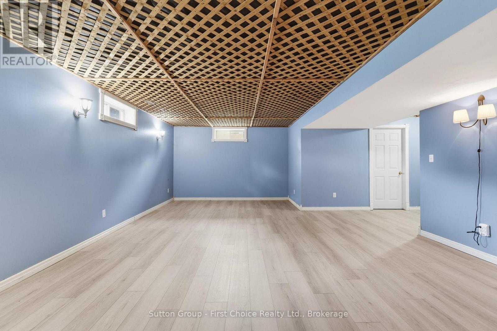 56 HURON ROAD - 26