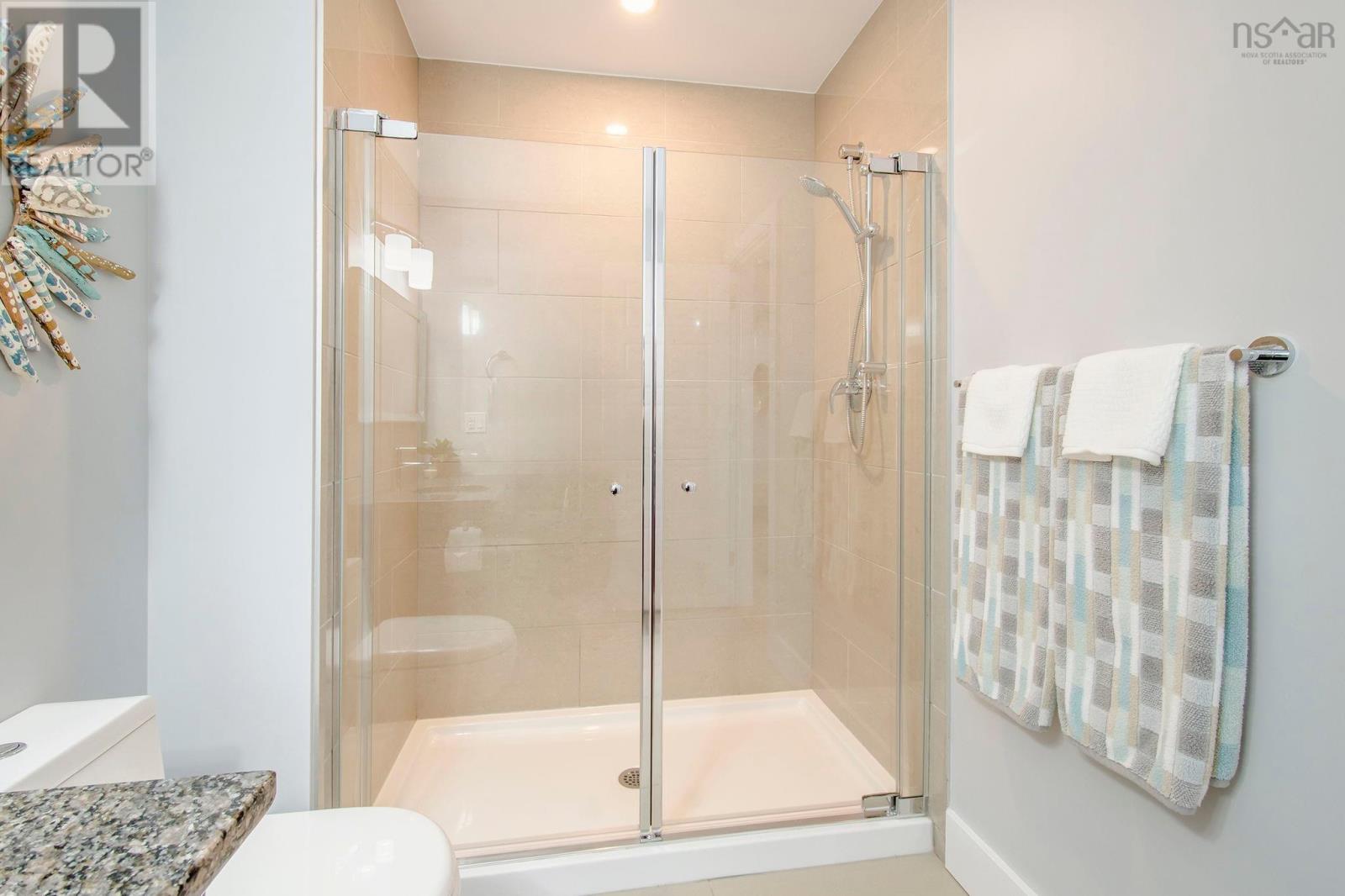 Property 28 of 44 of 802 31 Kings Wharf Place