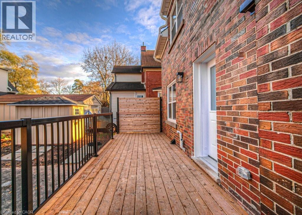 30 DUNBAR Road S - 31
