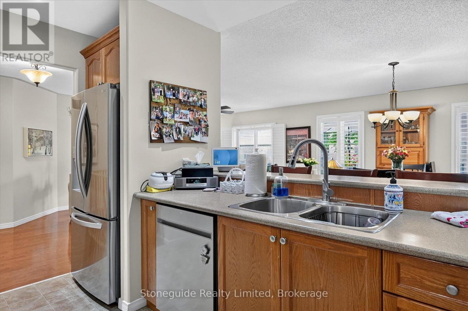 #2 909 WENTWORTH STREET - 16
