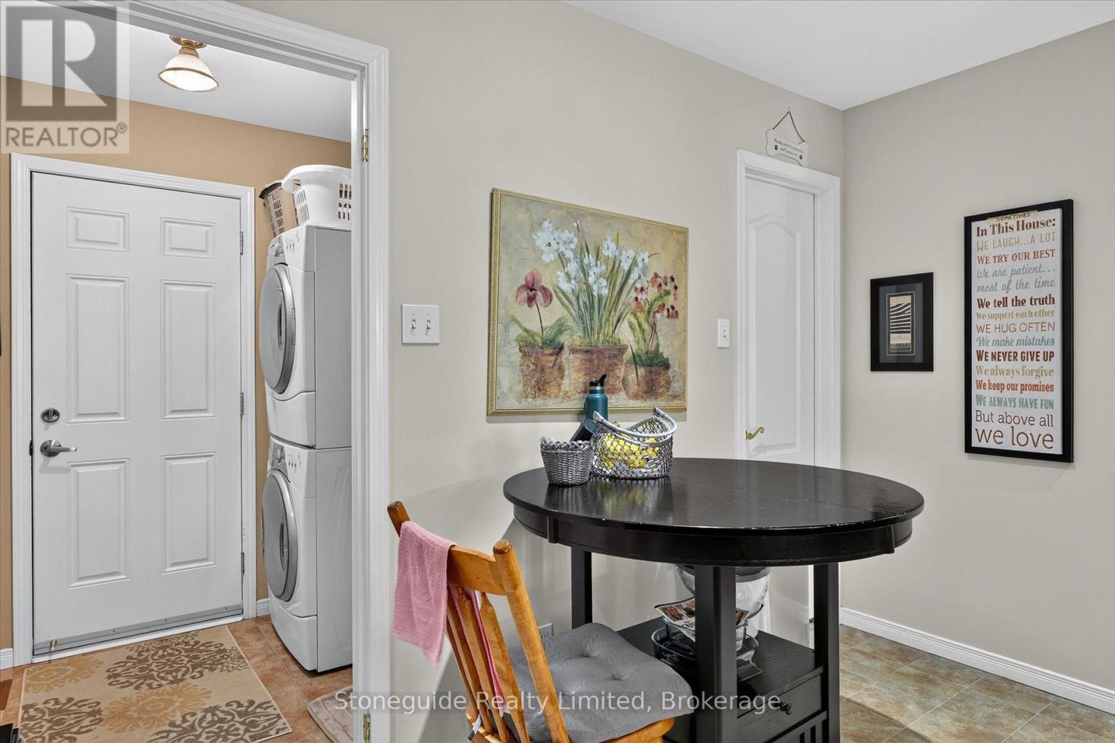 #2 909 WENTWORTH STREET - 19