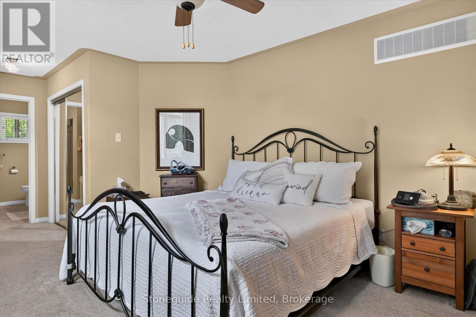 #2 909 WENTWORTH STREET - 28