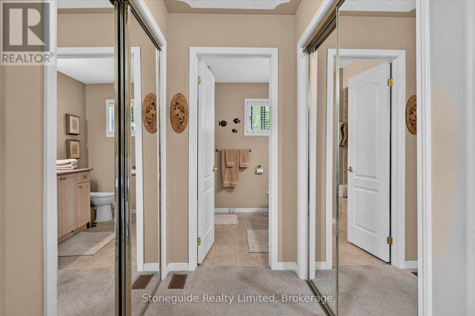 #2 909 WENTWORTH STREET - Image 29