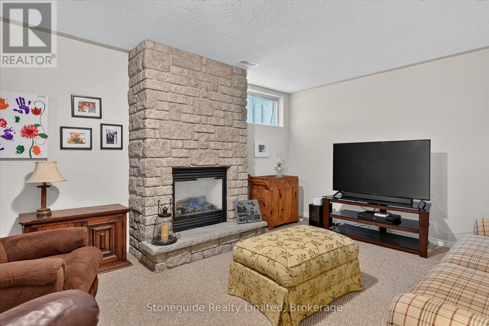 #2 909 WENTWORTH STREET - Image 37