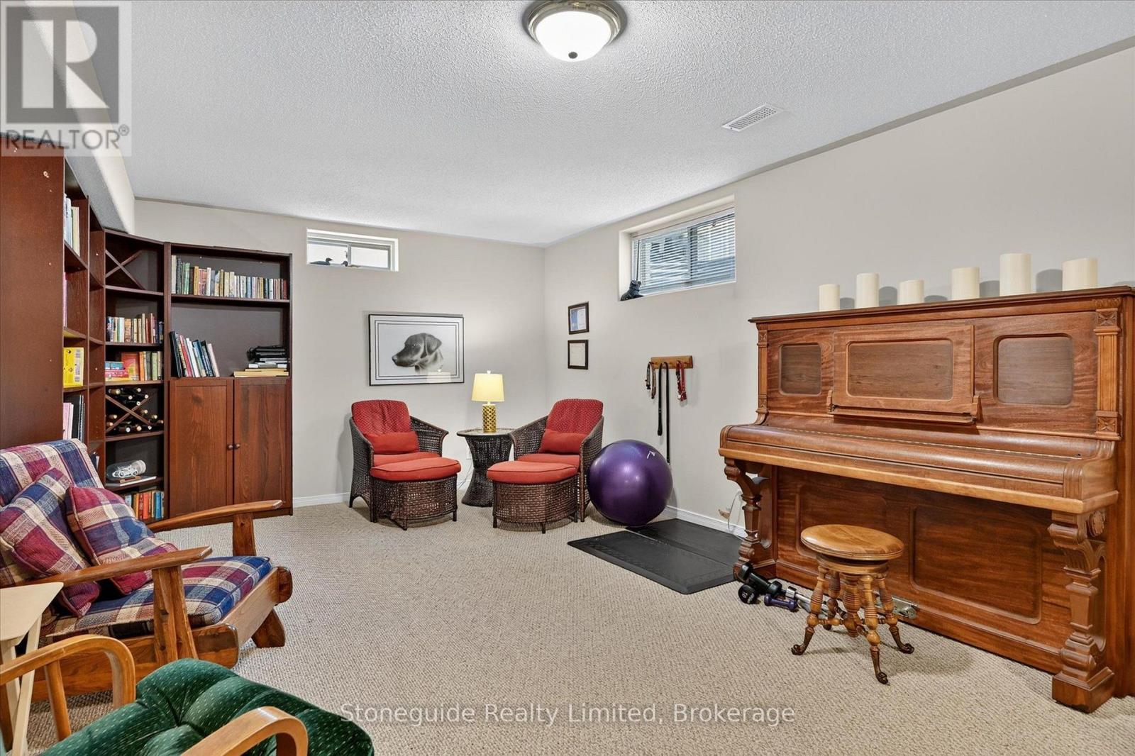 #2 909 WENTWORTH STREET - Image 41