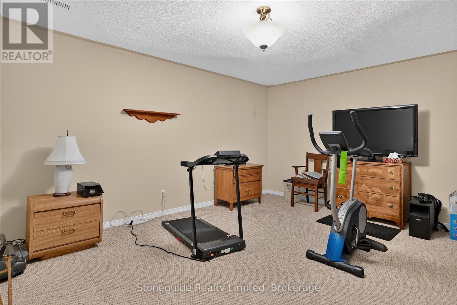 #2 909 WENTWORTH STREET - Image 49