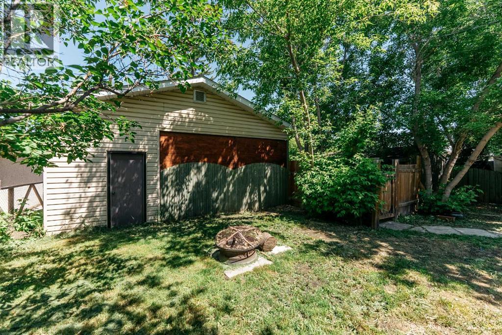 Listing photo – 5418 37 Street, Red Deer
