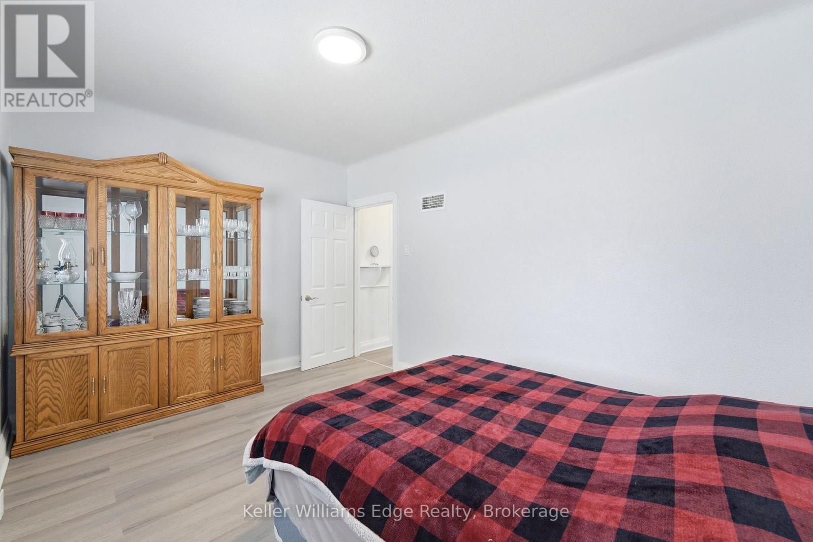 4104 BROUGHTON AVENUE - Image 12