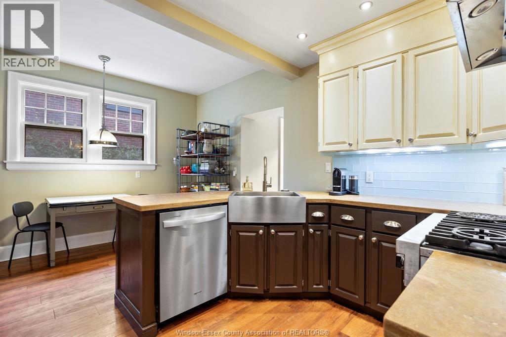 1528 VICTORIA AVENUE - 15