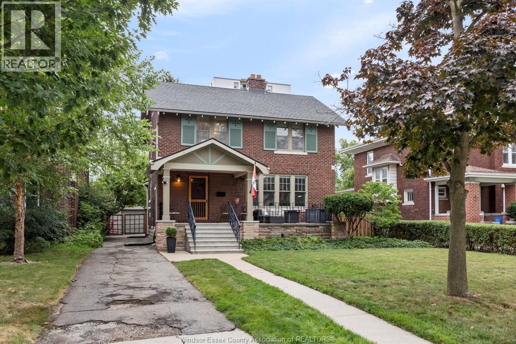 1528 VICTORIA AVENUE - 2