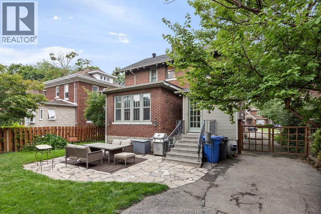 1528 VICTORIA AVENUE - 28