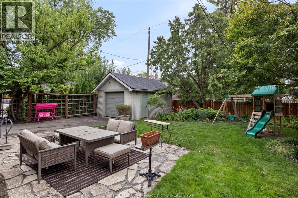1528 VICTORIA AVENUE - 30