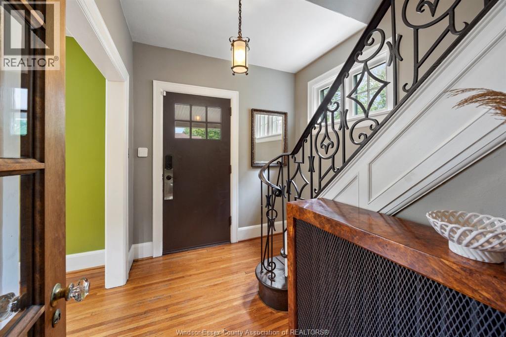 1528 VICTORIA AVENUE - 5