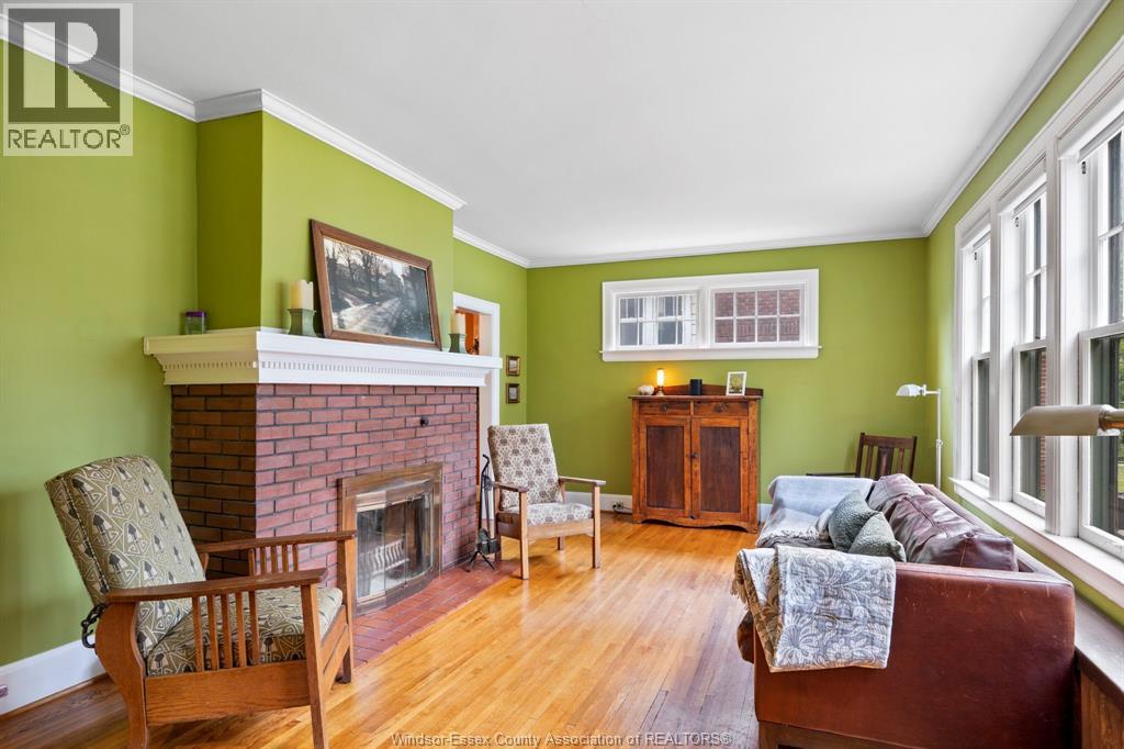 1528 VICTORIA AVENUE - 6