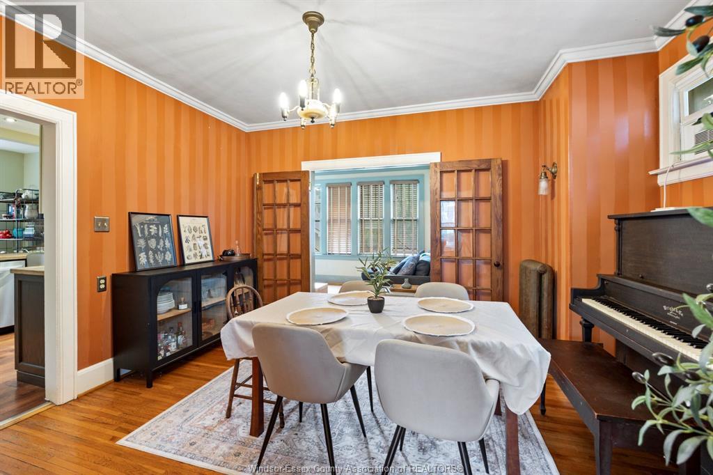 1528 VICTORIA AVENUE - 9