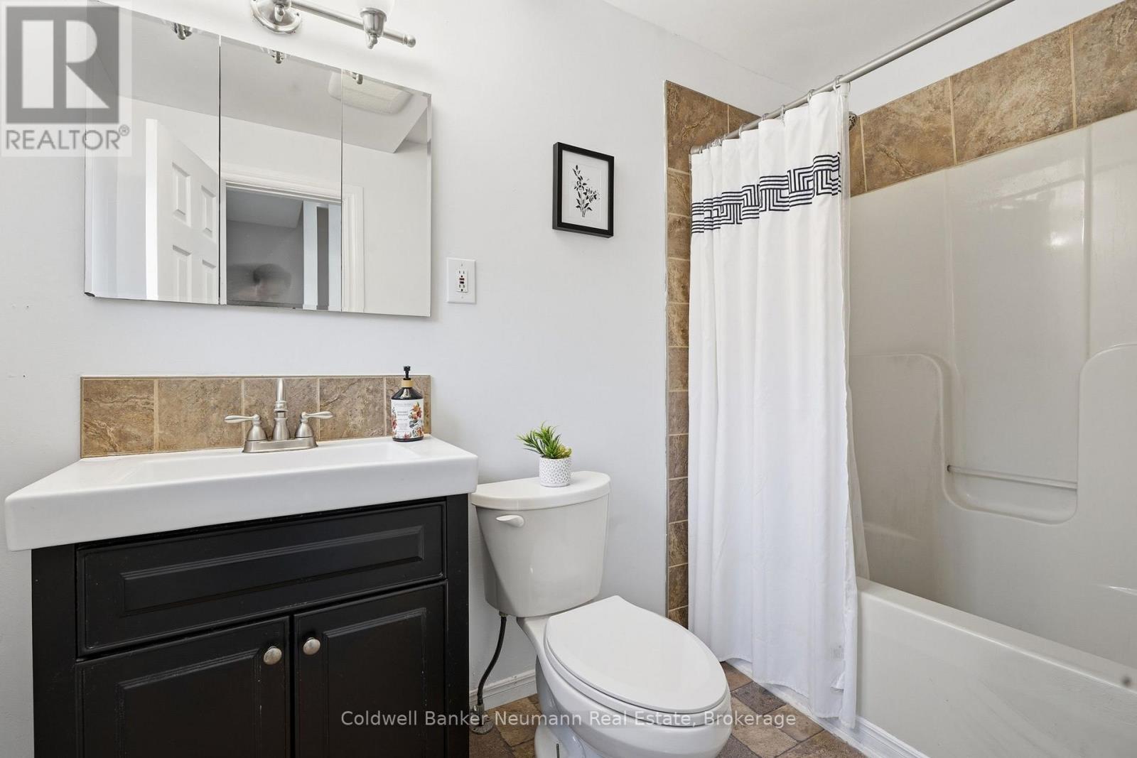 442 BURDICK PLACE - Image 24
