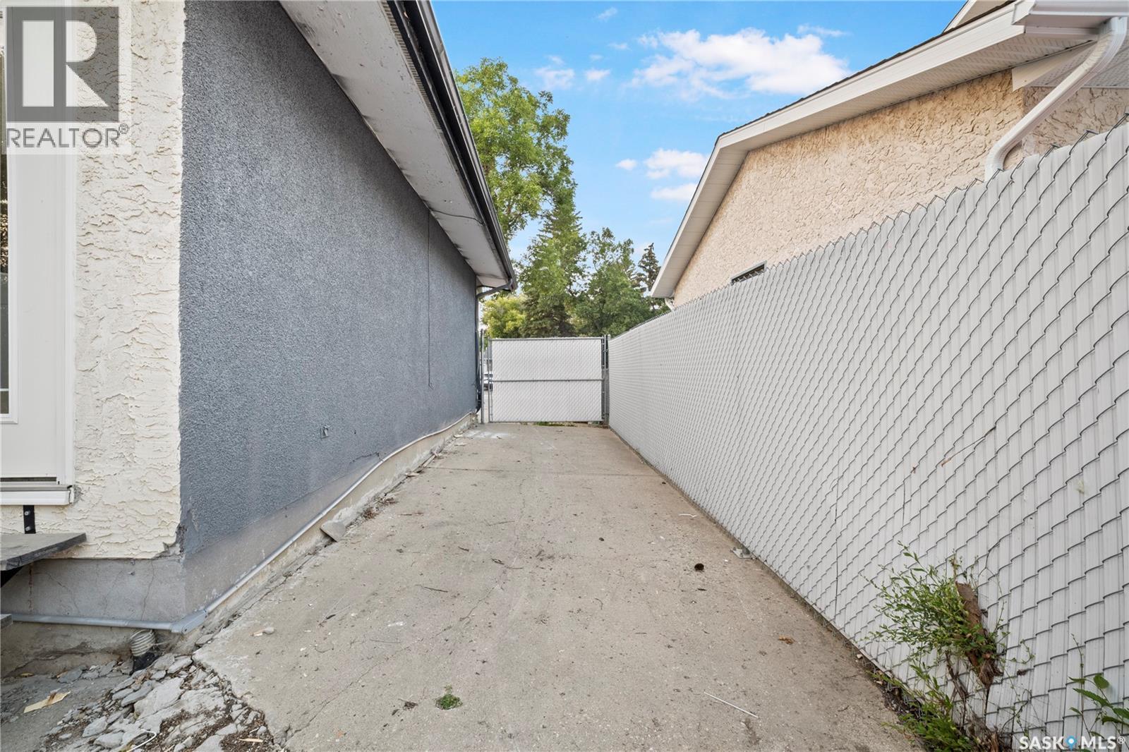 2225 BEDFORD AVENUE E - 24