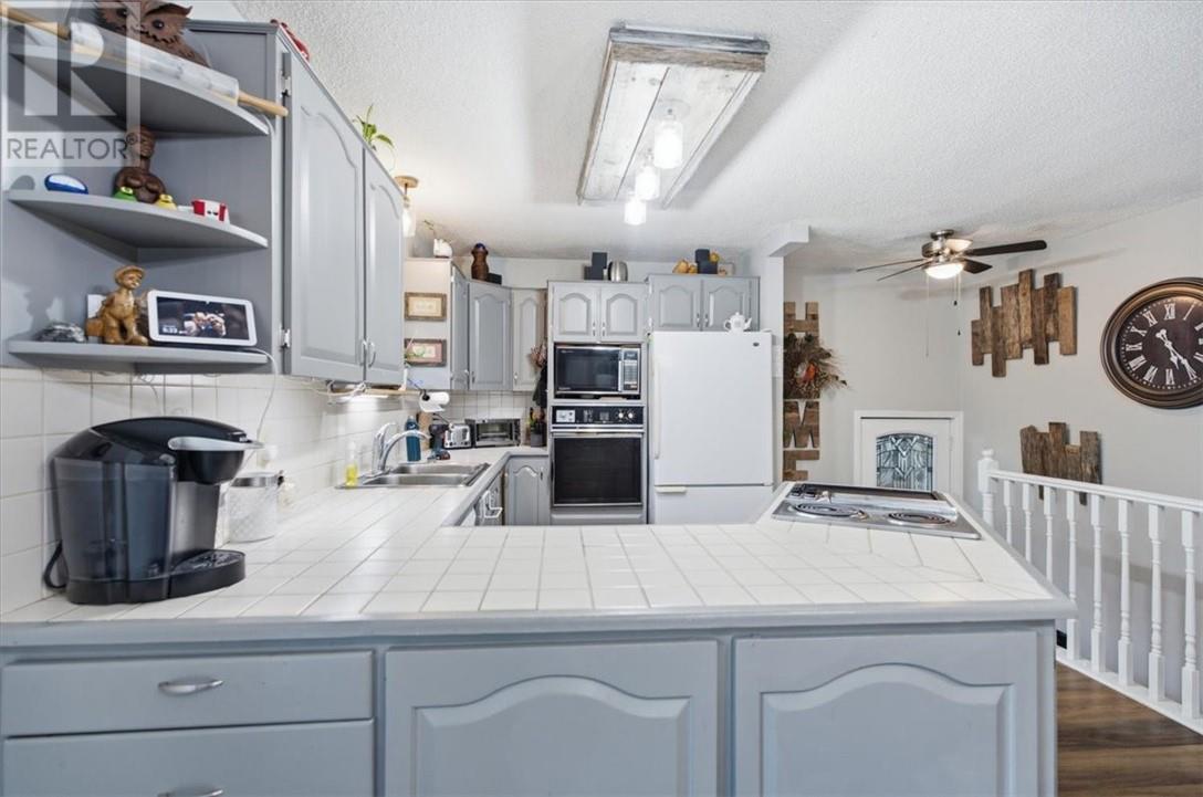 3083 Errington N - Image 13